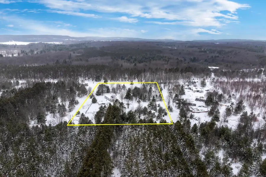 6585 Wallaker RD, Benzonia, MI 49616 - Image #3