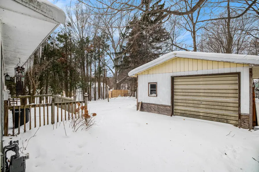 583 Cherry Grove LN, Frankfort, MI 49635 - Image #3