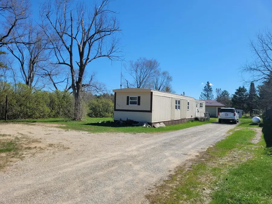 200 N Clark ST, Mesick, MI 49668 - #2