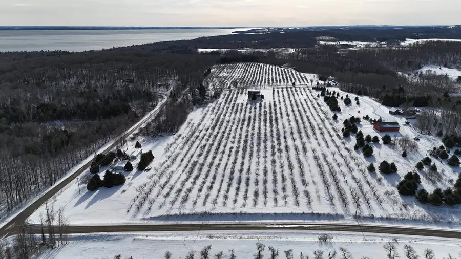 5221 N Overlook, Northport, MI 49670 - Image #2