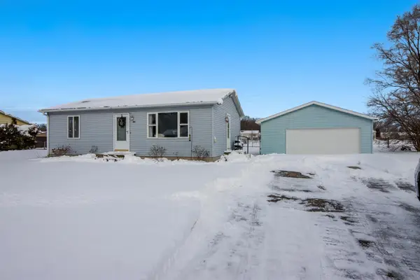 4556 N Manor Wood DR, TraverseCity, MI 49685