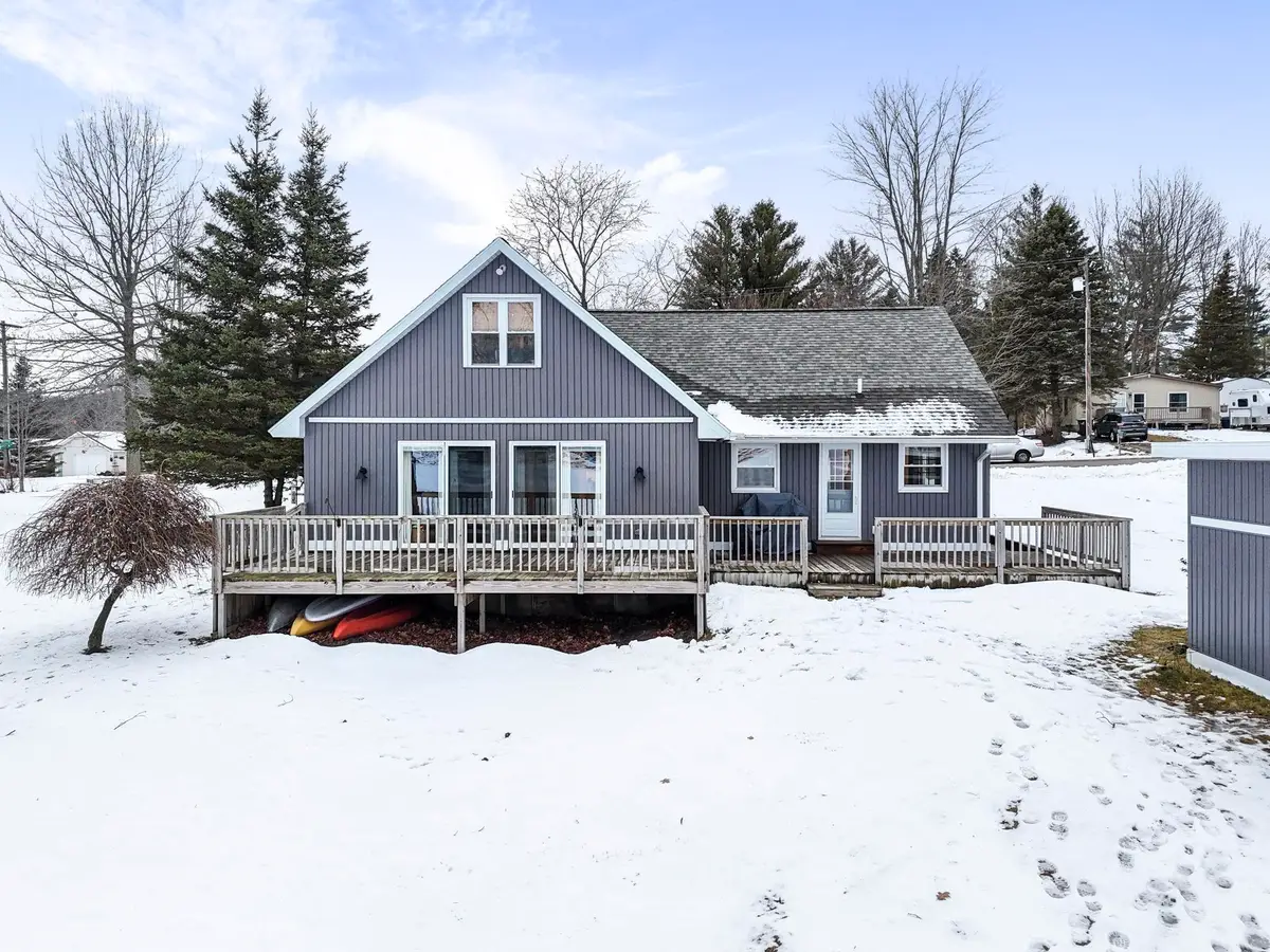 9464 Stone Ledge Lake DR, Cadillac, MI 49601 - Image #1