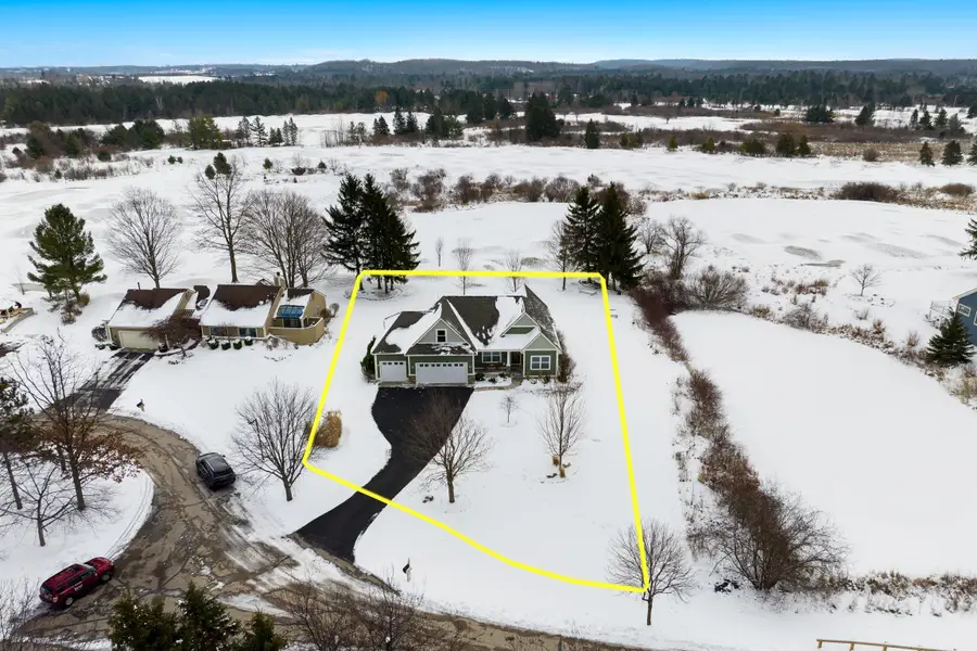 5200 Arrowhead CIR, Williamsburg, MI 49690 - Image #2