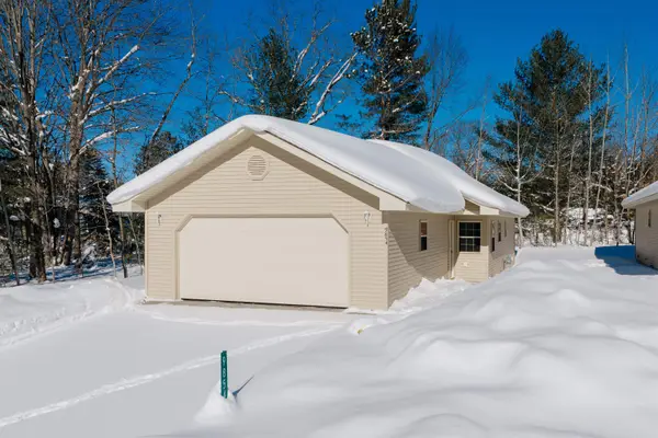 9854 Deer Track CT, Interlochen, MI 49643