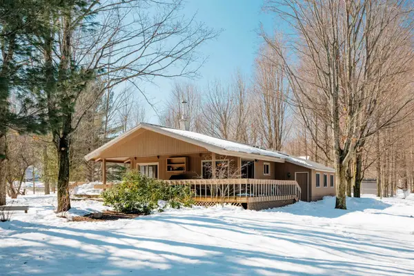 10667 S Timberlee DR, TraverseCity, MI 49684