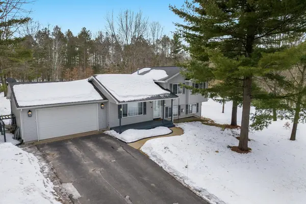 9811 Pin Oak, Interlochen, MI 49643