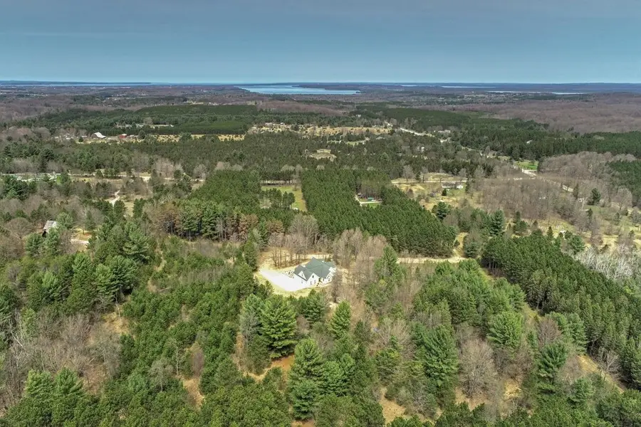 3855 Pulver Woods, Williamsburg, MI 49690 - #3