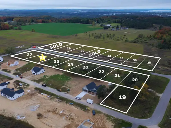 1185 Aster LN, TraverseCity, MI 49696