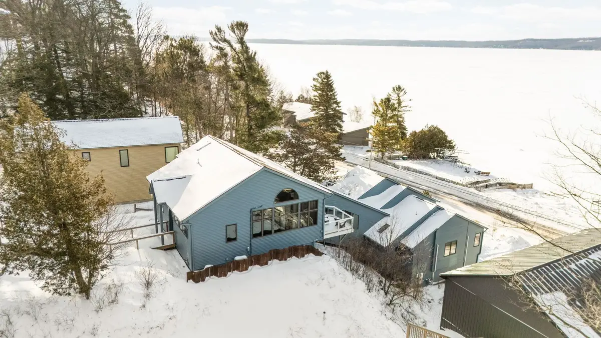 3142 Crystal DR, Beulah, MI 49612 - #1