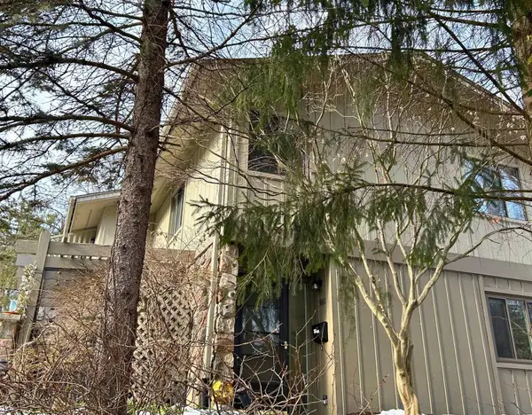 3860 Greenleaf CIR, Kalamazoo, MI 49008