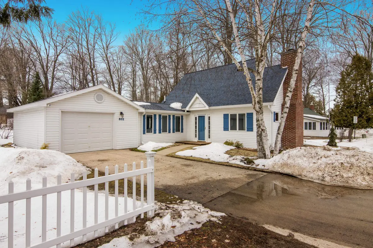 832 Deepwater Point DR, Bellaire, MI 49615 - #1