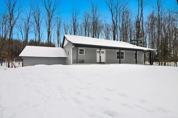 4214 Antioch DR, Mesick, MI 49668