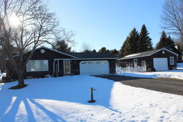 11810 Chaney DR, RapidCity, MI 49676