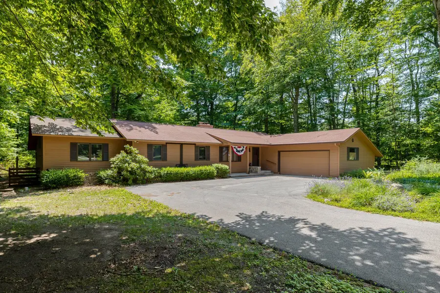 3862 N Trillium, Leland, MI 49654 - #3