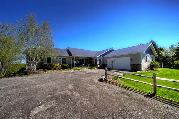 2567 N Evergreen Valley, SuttonsBay, MI 49682
