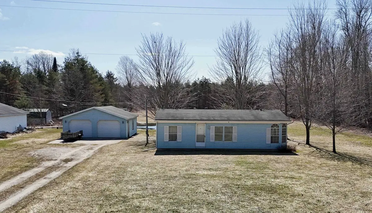 1333 W Houghton Lake RD, Reeder, MI 49651 - #1