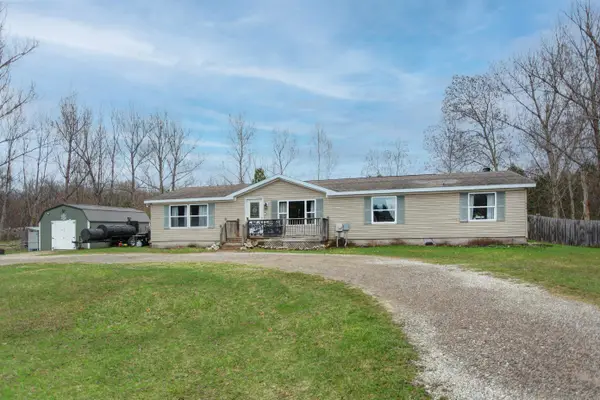 1953 E Brentwood, Grawn, MI 49637