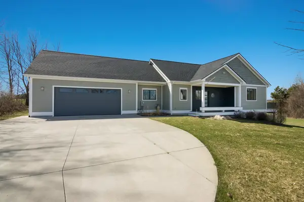 15415 Orchard View DR, Williamsburg, MI 49690