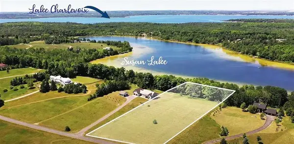 8247 Mulberry, Charlevoix, MI 49720