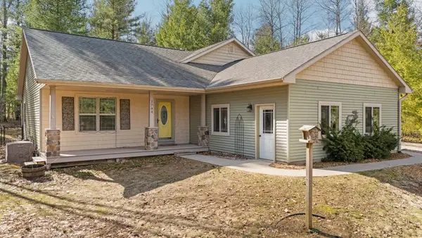 1794 Round Lake RD, Interlochen, MI 49643