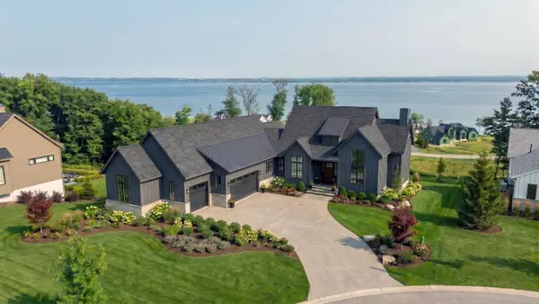 15985 Waters Edge, TraverseCity, MI 49686