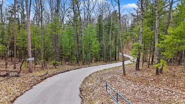 195 Starflower LN, TraverseCity, MI 49686