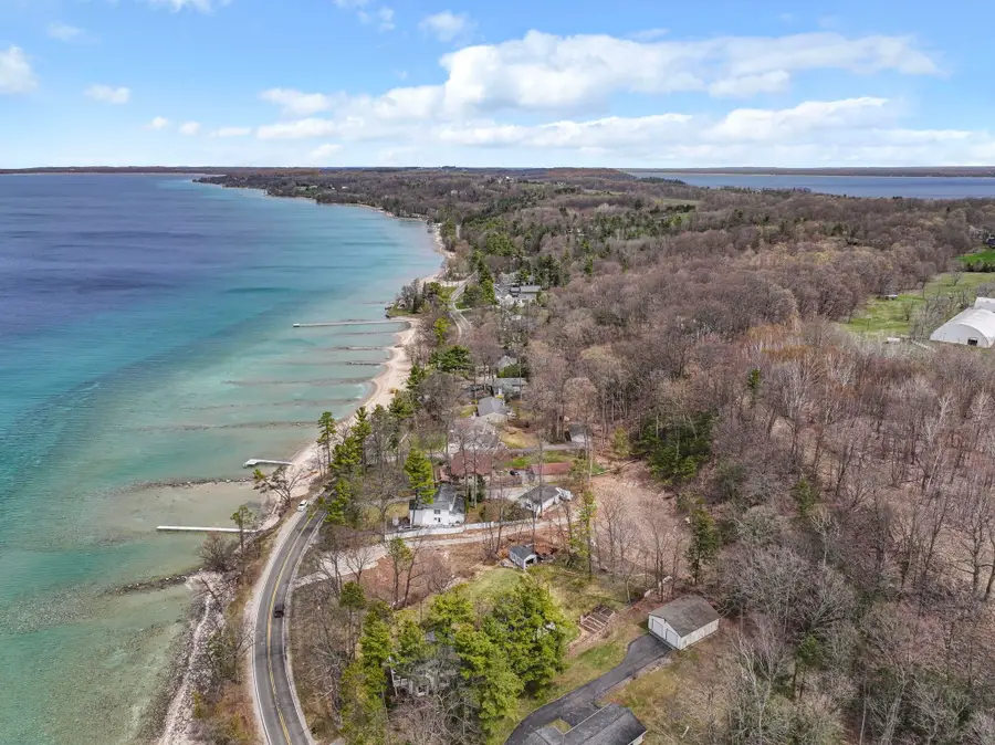 9006 Peninsula DR, Peninsula, MI 49686 - #2