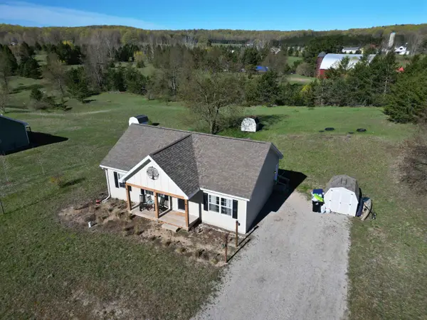 8510 S Olivia, MapleCity, MI 49664