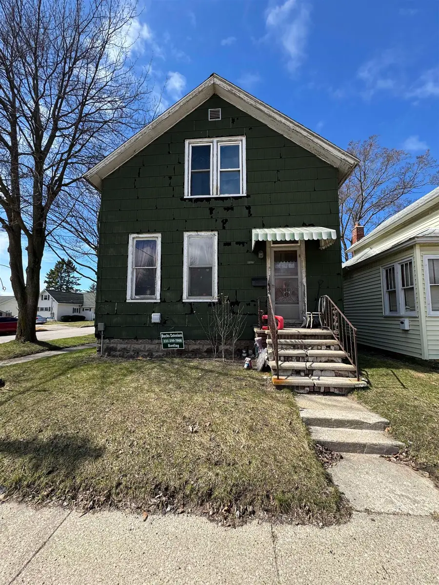 616 Cypress ST, Manistee, MI 49660 - #2