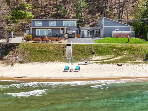 7878 Peninsula DR, TraverseCity, MI 49686