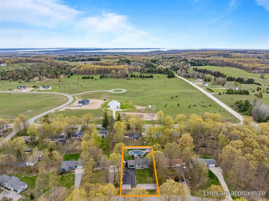 1891 Hummingbird, Traverse City, MI 49696 - #2