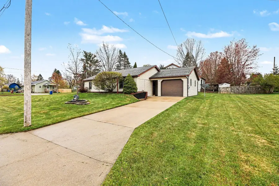 1401 Cummer, Cadillac, MI 49601 - #2
