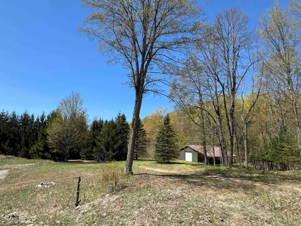 7877 E Bernadette DR, LakeLeelanau, MI 49682