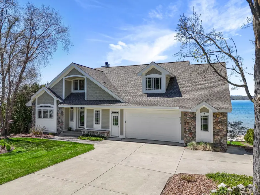 6525 Peninsula, Traverse City, MI 49686 - #2