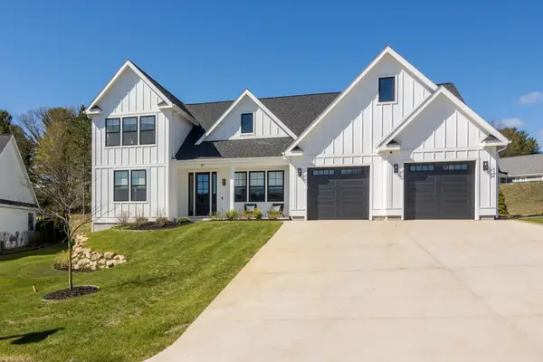 91 Vineyard Ridge DR, TraverseCity, MI 49686