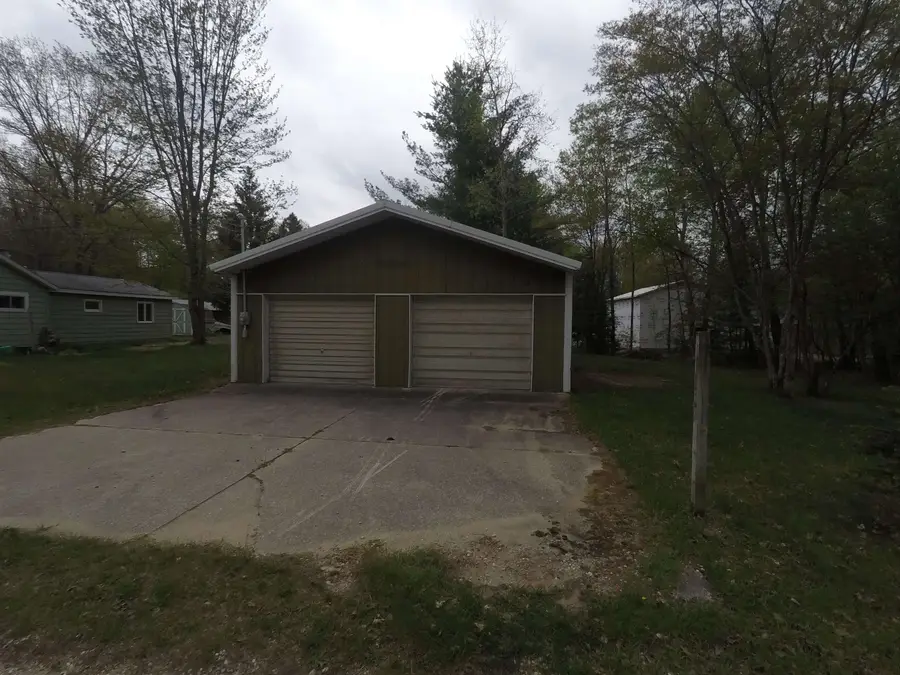 137 Henderson PL, Cadillac, MI 49601 - #2