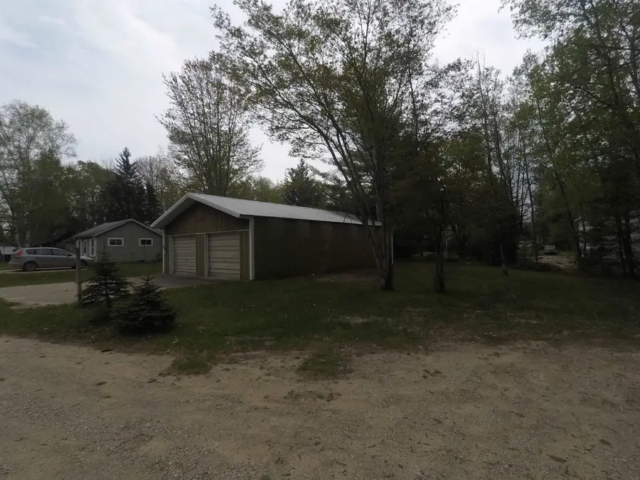 137 Henderson PL, Cadillac, MI 49601 - #3