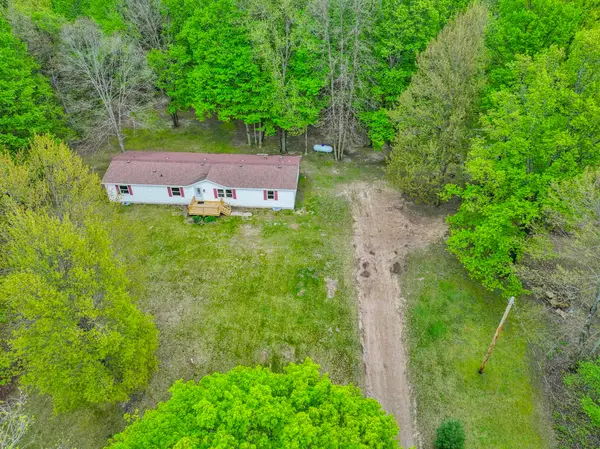 3902 N 3 1/2, Mesick, MI 49668