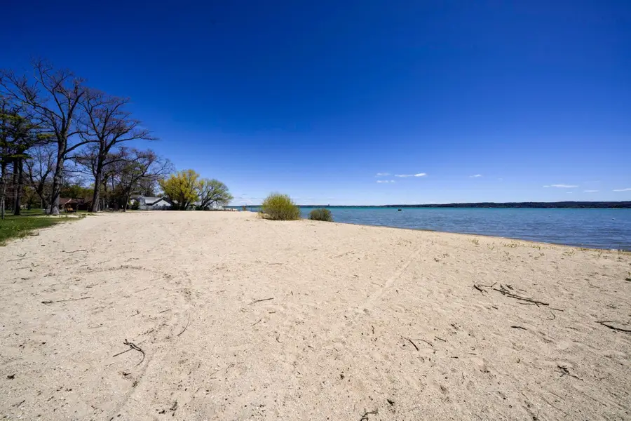 1902 Iroquois, Traverse City, MI 49686 - #3