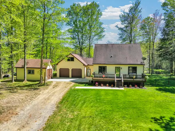 812 Brandon DR, Cadillac, MI 49601