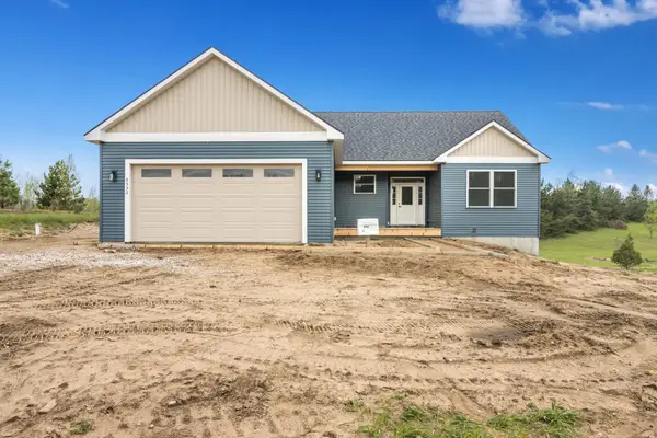 8552 S Olivia DR, MapleCity, MI 49664