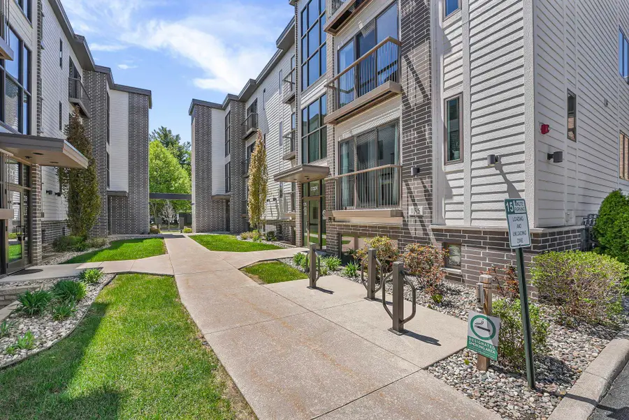 135 E Eighth ST, Traverse City, MI 49684 - #2