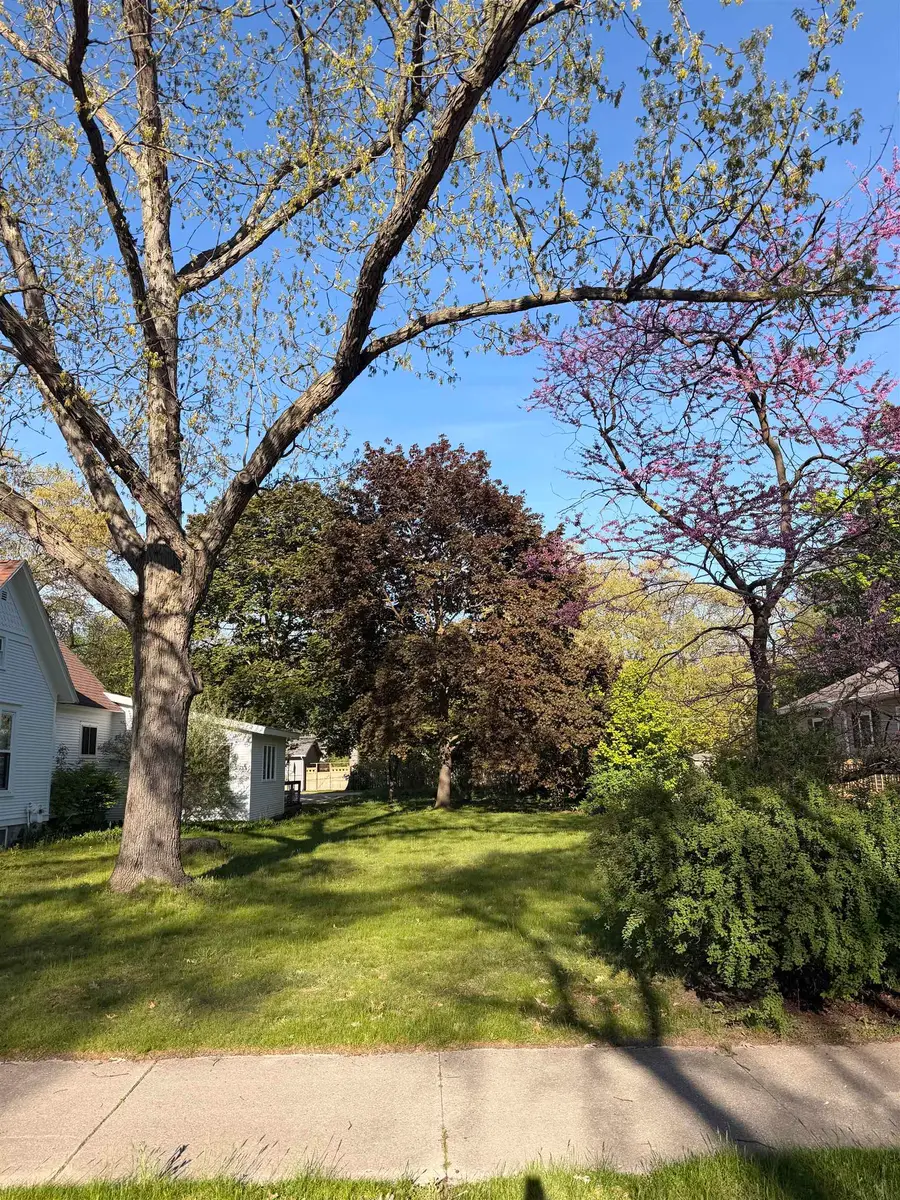 615 Grant, Traverse City, MI 49686 - #2