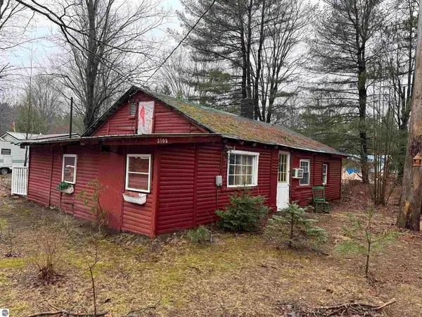 3105 N 3 1/4, Mesick, MI 49668