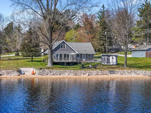 9464 Stone Ledge Lake, Cadillac, MI 49601