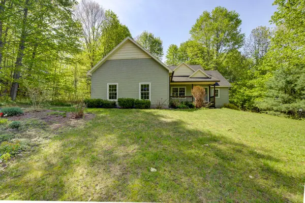 19801 Oak AVE, LakeAnn, MI 49650