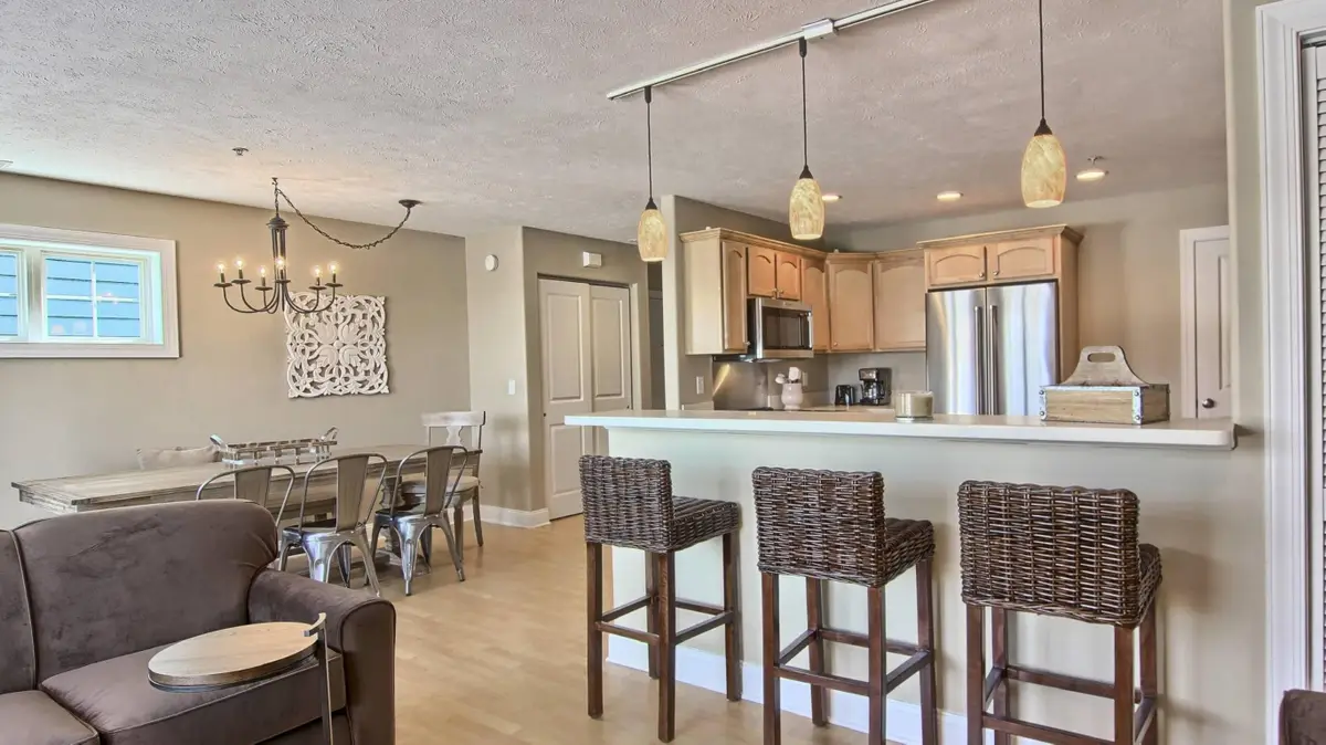 715 E State ST, Traverse City, MI 49686 - #1