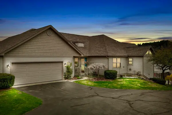 2866 E Crown DR, TraverseCity, MI 49685