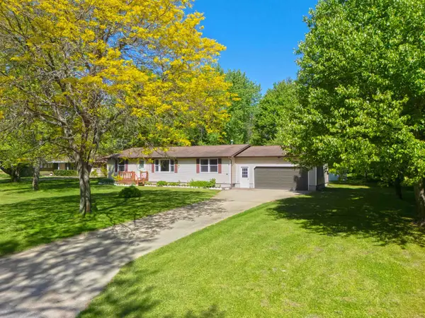 4225 Benson RD, Cadillac, MI 49601