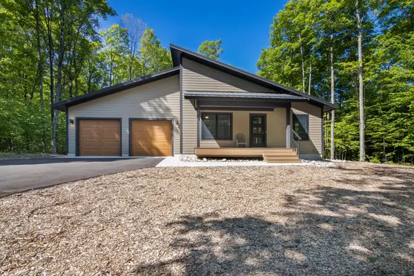 2418 Hawks Eye DR, Bellaire, MI 49615